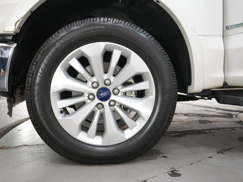 Used 2016 Ford F150 Lariat w/ Equipment Group 501A Mid AWD/4WD image 32