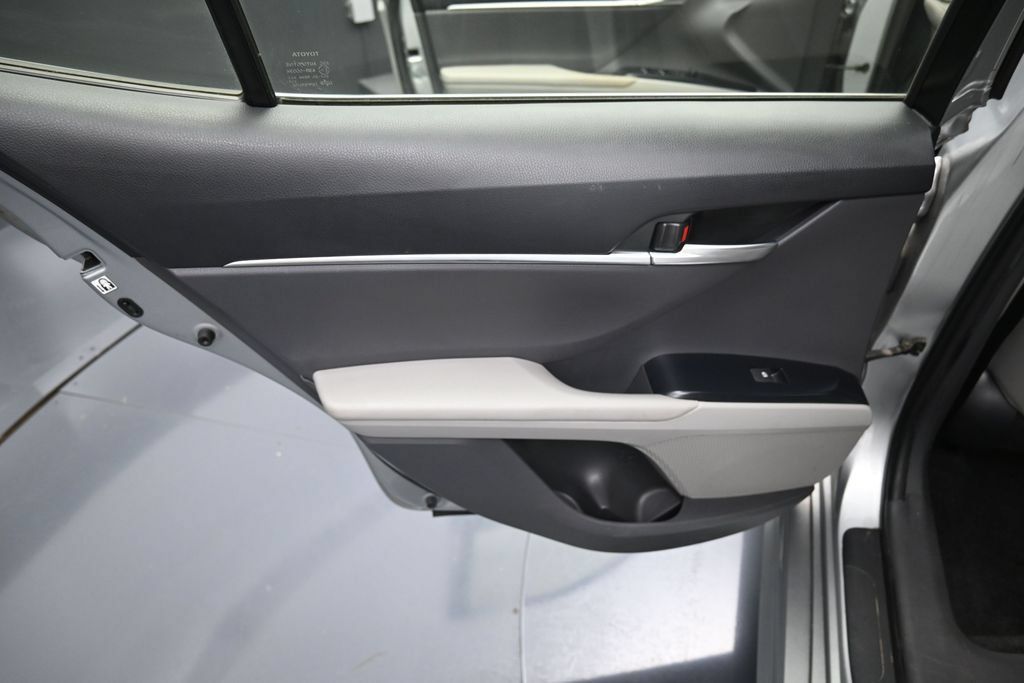 Used 2018 Toyota Camry SE FWD image 26