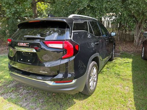 Used 2024 GMC Terrain SLT AWD/4WD image 3