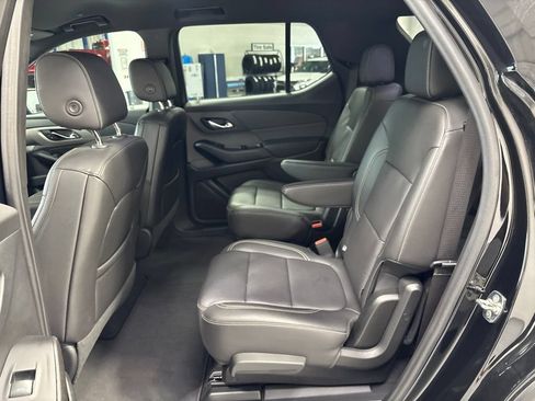 Used 2023 Chevrolet Traverse LT w/ LT Premium Package AWD/4WD image 43
