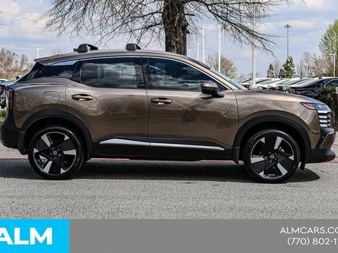 Used 2025 Nissan Kicks SR image 11