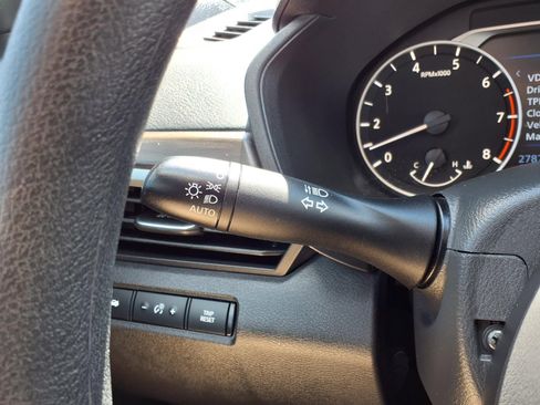 Used 2025 Nissan Altima 2.5 SV image 17