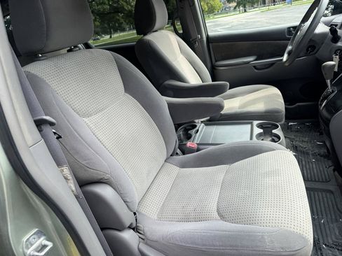 Used 2009 Toyota Sienna LE FWD image 33