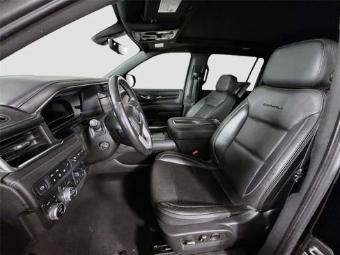 Used 2022 GMC Yukon XL Denali w/ Denali Ultimate Package AWD/4WD image 15