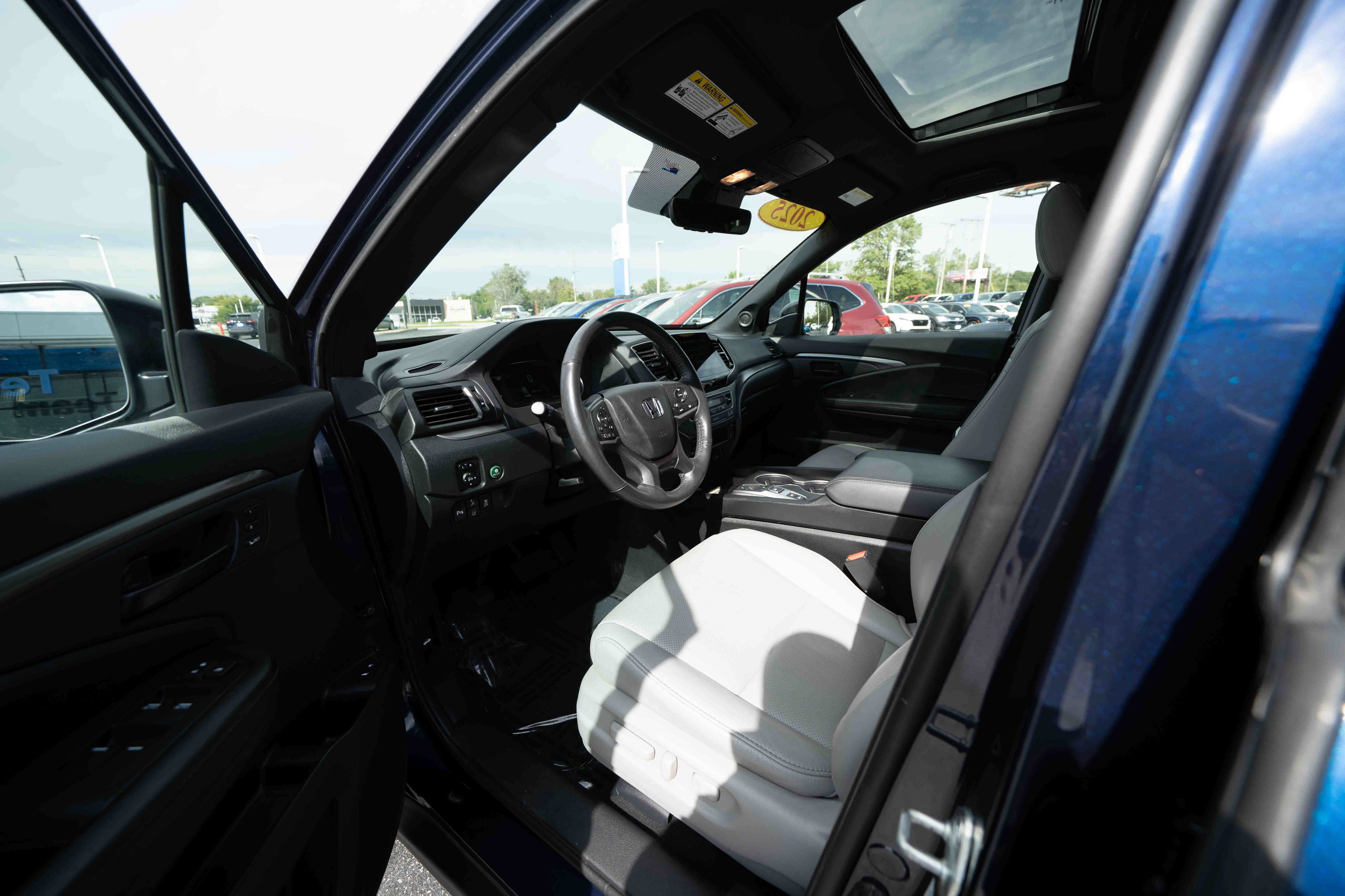 Used 2025 Honda Passport EX-L image 8