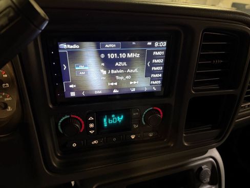 Used 2006 Chevrolet Silverado 2500 LT w/ Heavy-Duty Power Package AWD/4WD image 33
