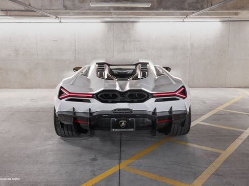 Used 2024 Lamborghini Revuelto image 11