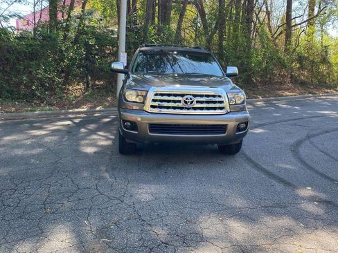 Used 2010 Toyota Sequoia Limited image 2