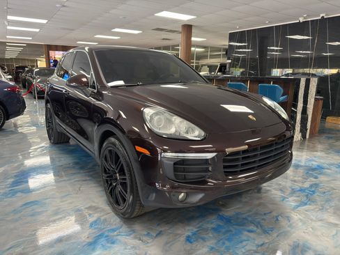 Used 2016 Porsche Cayenne image 1
