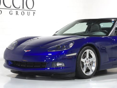 Used 2006 Chevrolet Corvette Coupe w/ Preferred Equipment Group RWD image 27