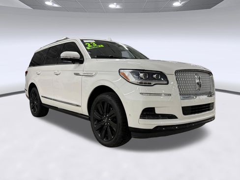 Used 2023 Lincoln Navigator Reserve AWD/4WD image 6