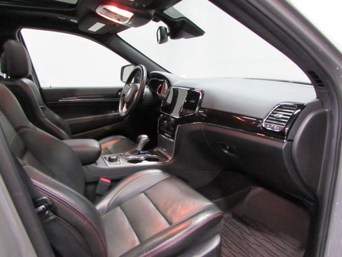 Used 2021 Jeep Grand Cherokee Trailhawk w/ Trailhawk Luxury Group AWD/4WD image 17