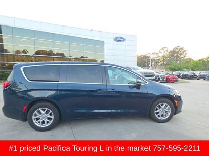 Used 2023 Chrysler Pacifica Touring-L