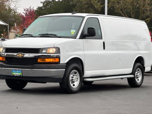 Used 2024 Chevrolet Express 2500 w/ Driver Convenience Package image 7