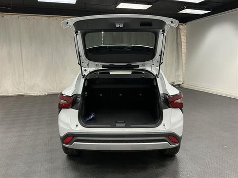 New 2026 Chevrolet Trax LT w/ Sunroof Package FWD image 26
