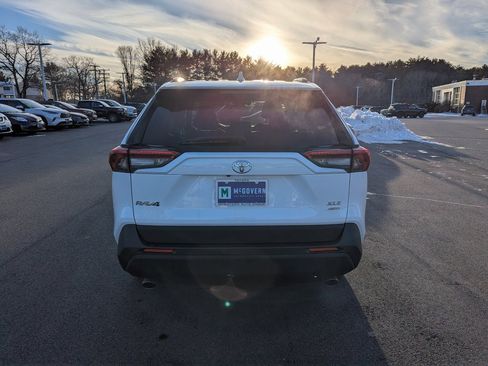 Used 2021 Toyota RAV4 XLE w/ Convenience Package image 4