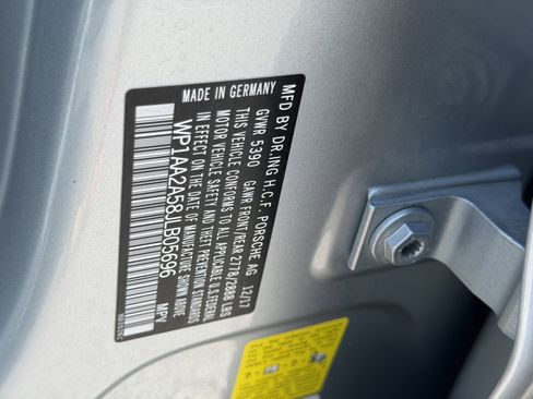 Certified 2018 Porsche Macan AWD/4WD image 37