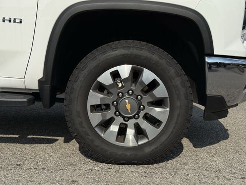 Used 2026 Chevrolet Silverado 2500 LT w/ Safety Package AWD/4WD image 13
