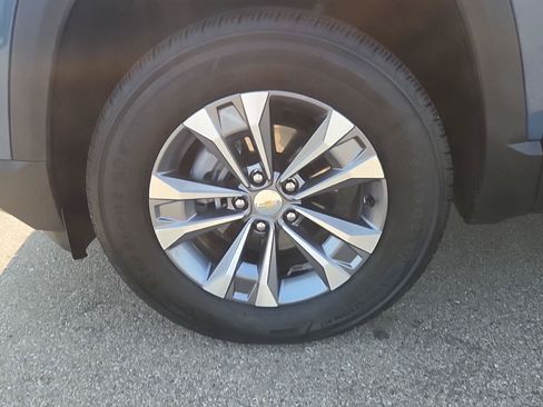 Used 2025 Chevrolet Equinox LT w/ Safety and Technology Package FWD image 11