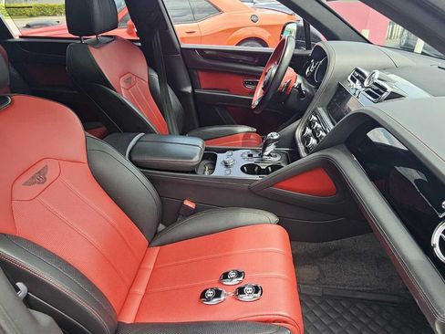 Used 2023 Bentley Bentayga AWD/4WD image 33
