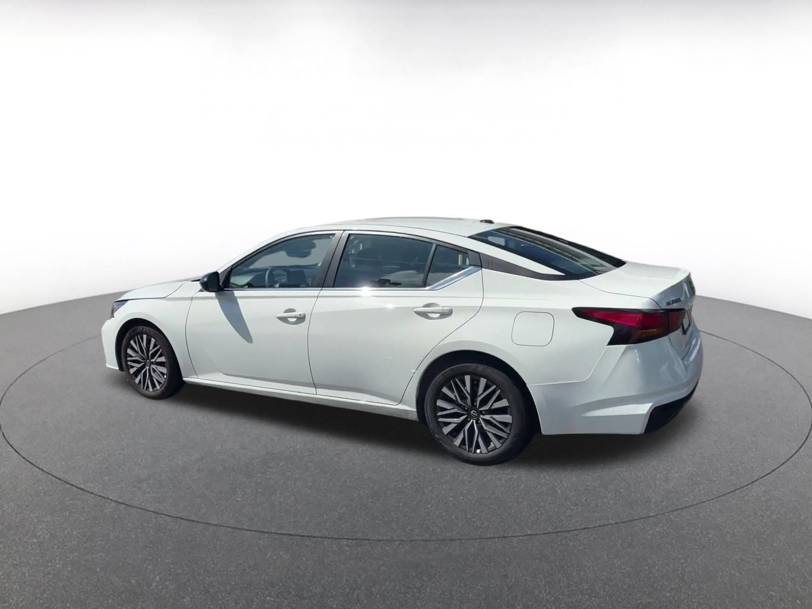 Used 2026 Nissan Altima 2.5 SV FWD image 8