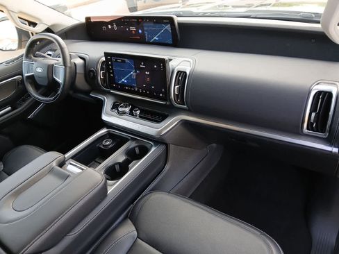 Used 2025 Ford Expedition Platinum AWD/4WD image 59