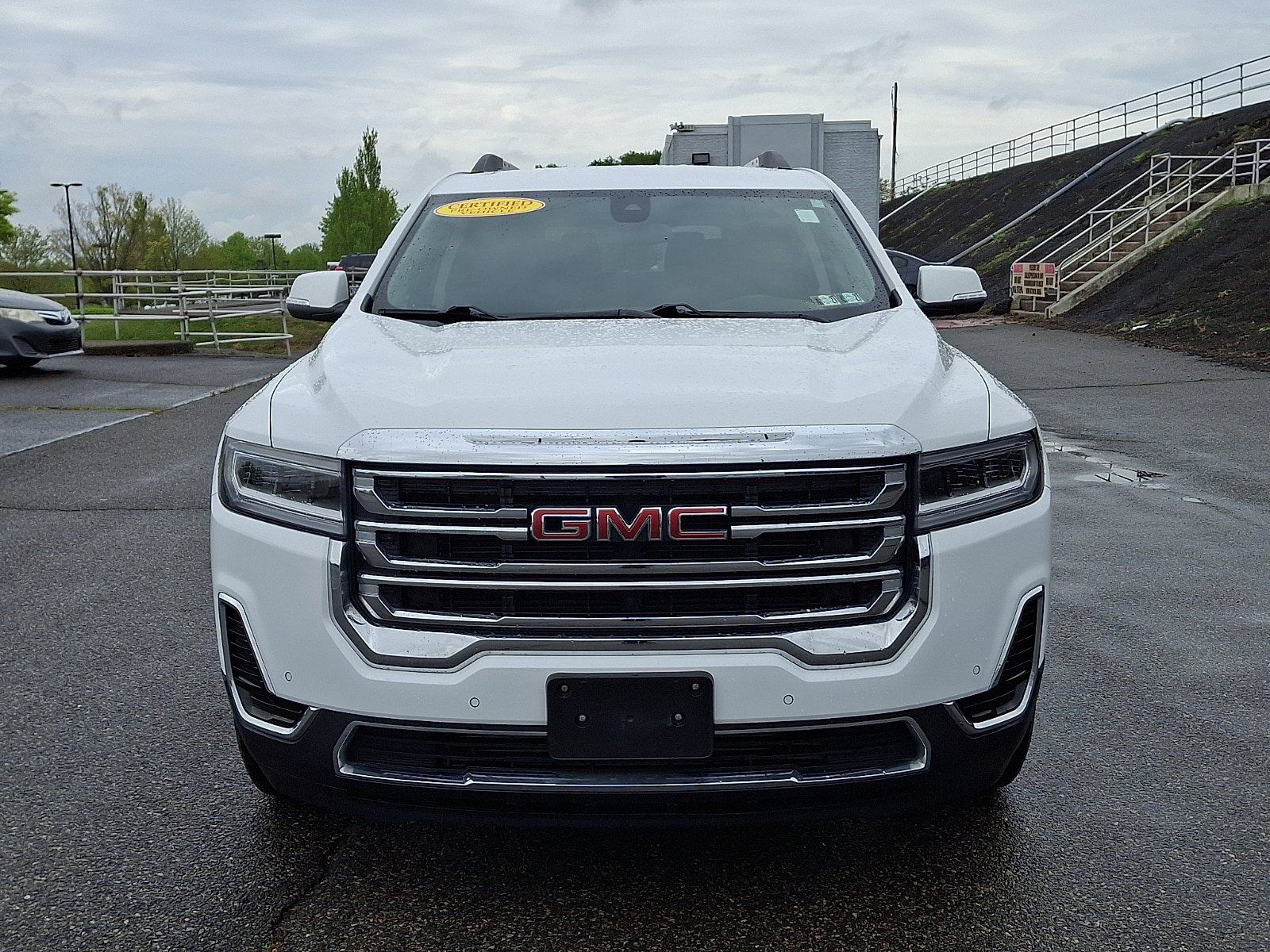 Used 2023 GMC Acadia SLE w/ Driver Convenience Package FWD image 2