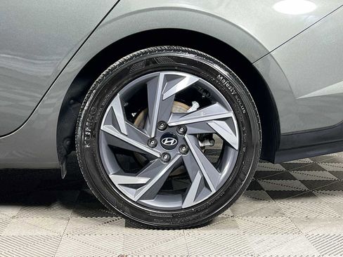 Certified 2024 Hyundai Elantra Limited image 32