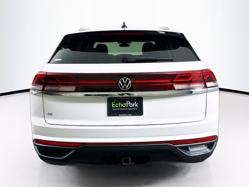 Used 2025 Volkswagen Atlas Cross Sport SE FWD image 7