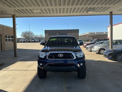 Used 2015 Toyota Tacoma PreRunner image 2