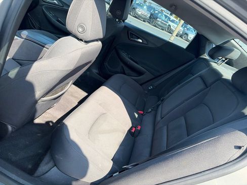 Used 2017 Chevrolet Malibu LT FWD image 10