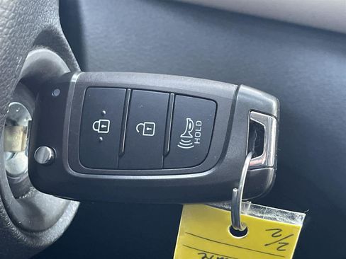 Used 2023 Hyundai Santa Fe SE image 28