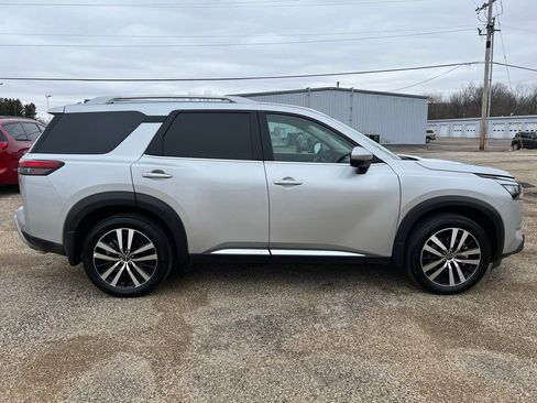 Used 2025 Nissan Pathfinder Platinum w/ Lighting Package (N92) image 8