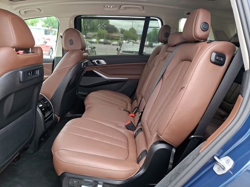 Used 2021 BMW X7 xDrive40i w/ Premium Package AWD/4WD image 10