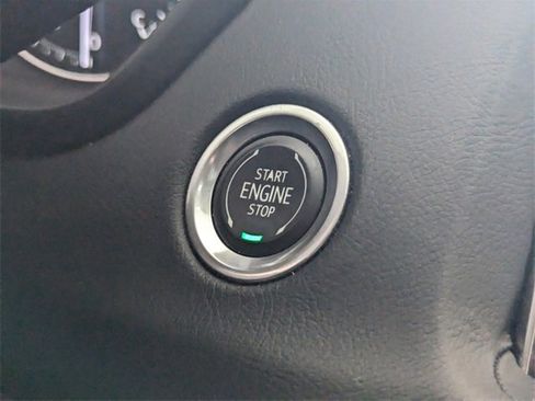 Used 2023 Cadillac XT4 Luxury image 28