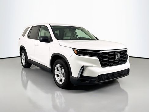Certified 2023 Honda Pilot LX image 3