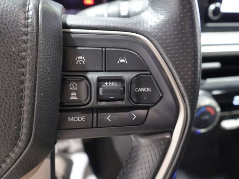 Used 2025 Toyota 4Runner SR5 AWD/4WD image 36