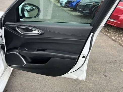 Used 2019 Alfa Romeo Giulia Sprint w/ Cold Weather Package image 24