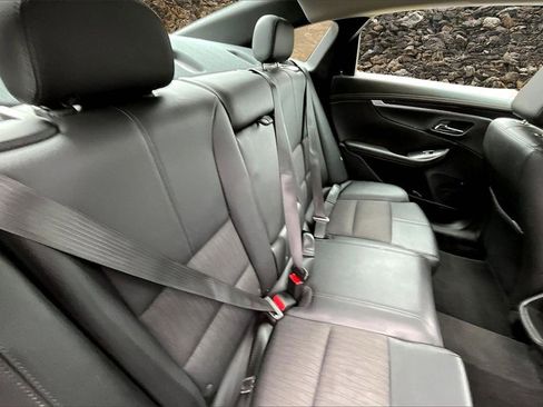 Used 2017 Chevrolet Impala LT w/ Convenience Package image 25