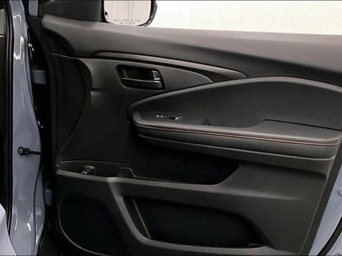 Used 2025 Honda Passport TrailSport image 22