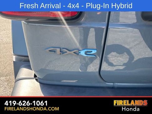 Used 2024 Jeep Wrangler Unlimited w/ Convenience Group AWD/4WD image 5