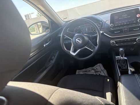 Used 2025 Nissan Altima 2.5 SV image 21