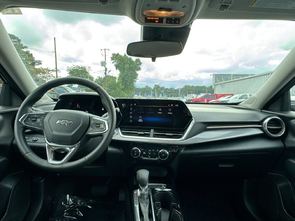 Used 2024 Chevrolet Trax ACTIV w/ Sunroof Package FWD image 29
