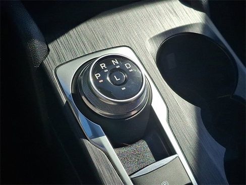 Used 2022 Ford Escape SE w/ SE Sport Appearance Package image 17