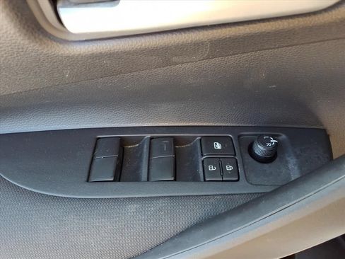 Used 2020 Toyota Corolla LE FWD image 19