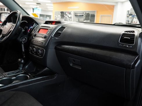 Used 2014 Kia Sorento LX image 26