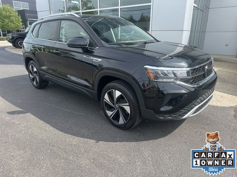 Used 2024 Volkswagen Taos SE AWD/4WD image 1