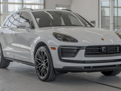 Used 2023 Porsche Macan AWD/4WD image 21