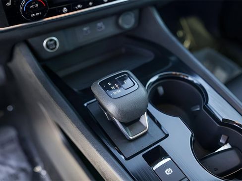 Used 2023 Nissan Rogue SV w/ SV Premium B Package image 23