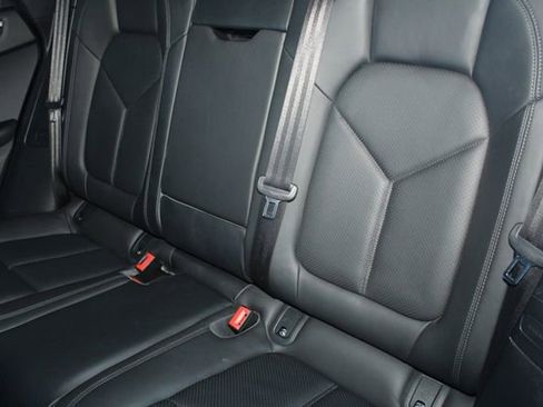 Used 2022 Porsche Macan image 24